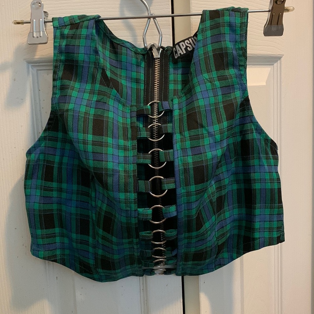 Open crop top never before worn. Size: S